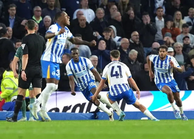 Brighton lội ngược dòng trước gà trống Tottenham
